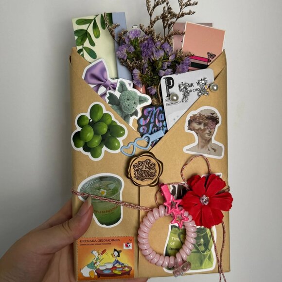 Blind Date with a Book – Curated Surprise Book Selection + Free Gifts - Picture 4 of 9